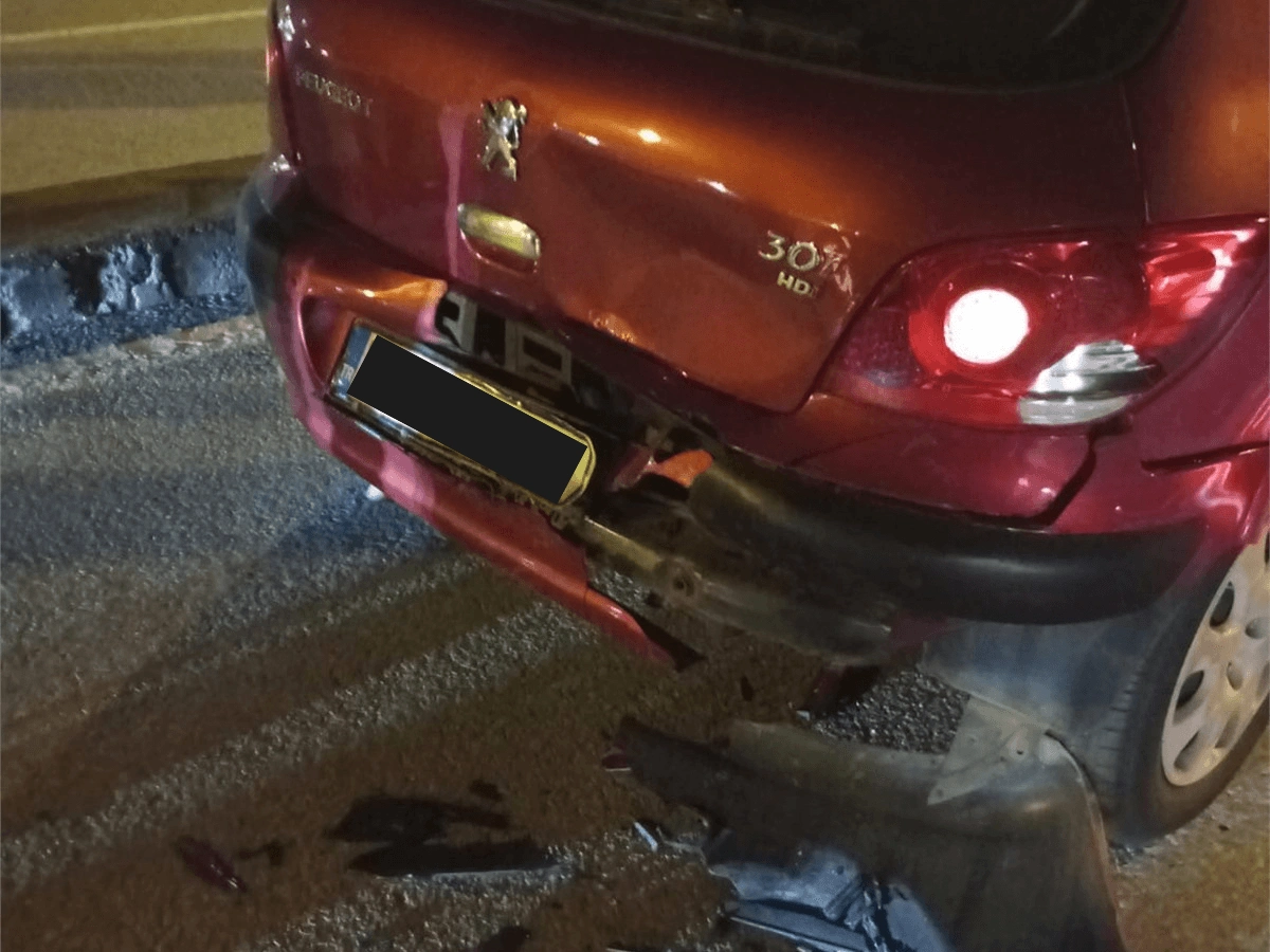 Samsun arka tampon ve bagaj kapağı onarımı öncesi hasarlı araç görünümü